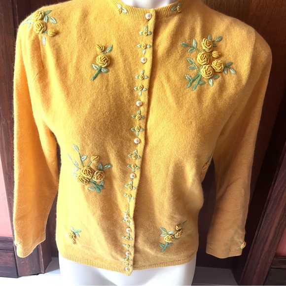 Women's 60s Elsie Tu Embroidered Sweater Cardigan - Picture 3 of 11
